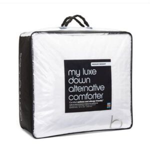 Bloomingdale's My Luxe
Asthma & Allergy Friendly®
Medium Weight Down. Value $560